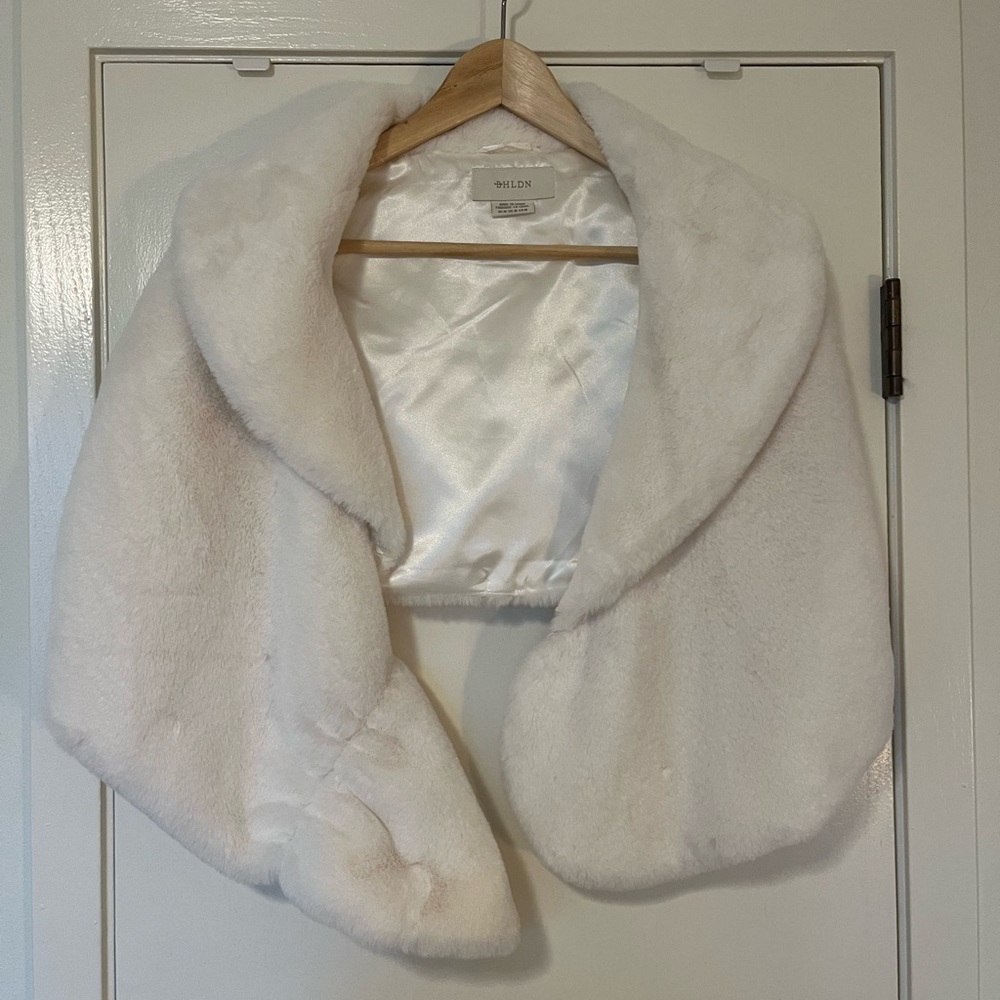 Like New! BHLDN MAXIME SATIN-LINED FAUX FUR WRAP:Size Medium